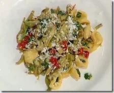 Orecchiette con carciofi, peperoni secchi e ricotta salata