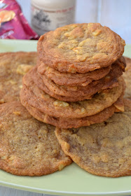 cookies made with maple syrup and crushed smoky bacon flavour crisps or potato chips