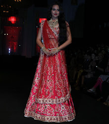 Sonakshi Sinha Hot Photos at India Bridal Fashion Week Sept 2012