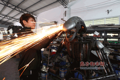 robot megatron dari cina