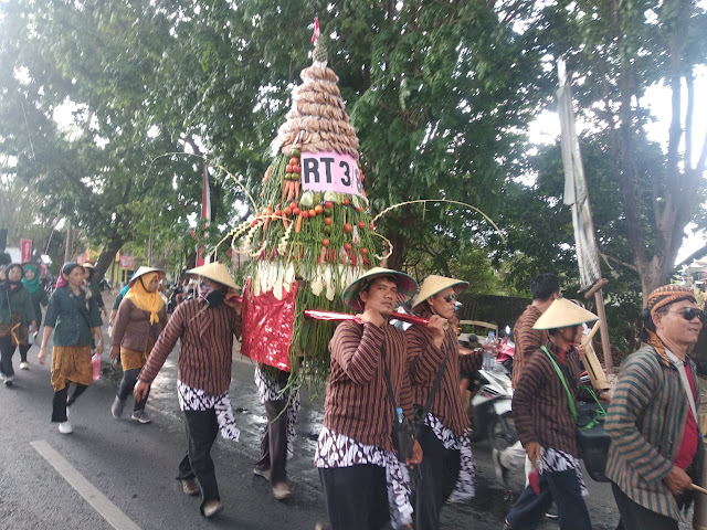 Tradisi Kirab Budaya Apem Sewu Di Surakarta