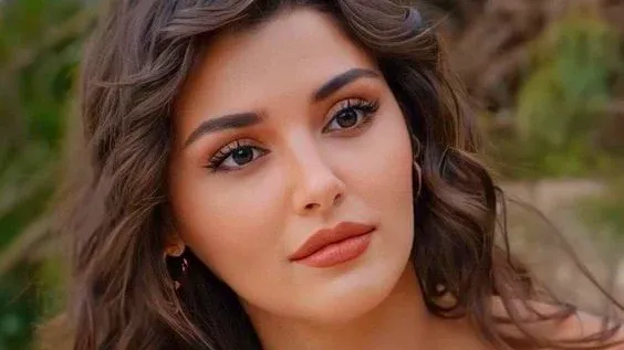 The Secret Behind a 30-Year-Old Actress's Size 34 Figure... Hande Erçel's Diet that Helps You Lose 5 Kilos in 7 Days!