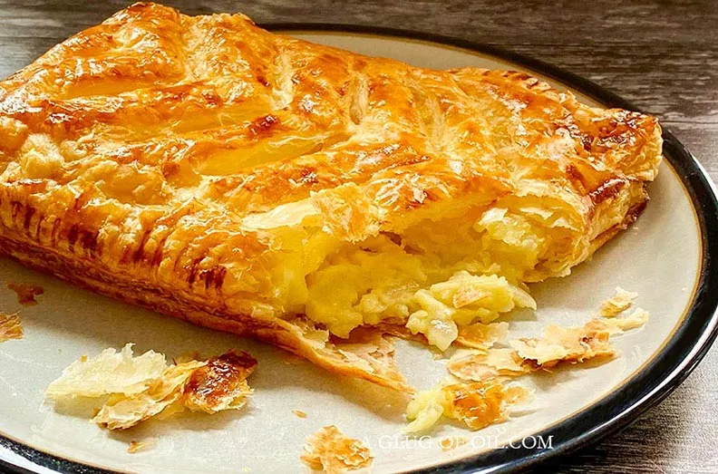 GREGGS cheese and onion pasty. Cheese and onion pasty recipe with potatoes.