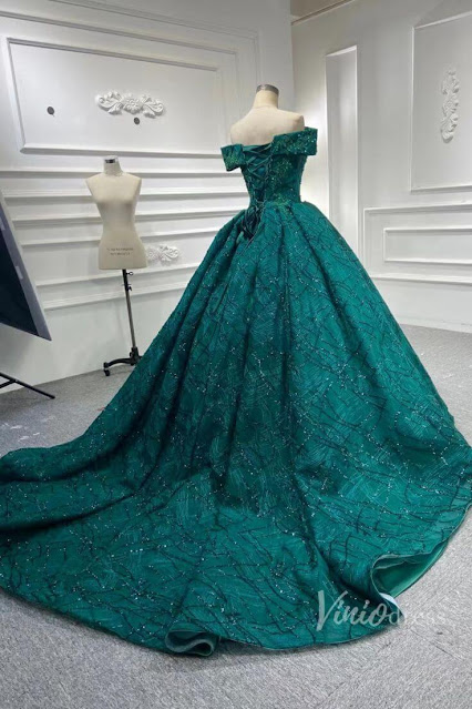 Stunning Emerald Green Quince Dress.