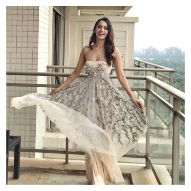 Manushi Chillar exudes elegance and grace in her latest stills