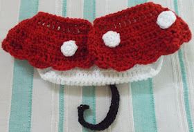 Sweet Nothings Crochet free crochet pattern blog, photo of the little Minnie mouse skirt diaper