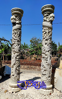 Tiang pilar Naga dan burung hong dibuat dari batu alam paras jogja (batu putih)
