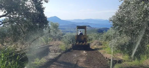 ΔΗΜΟΣ ΣΤΥΛΙΔΑΣ: Εργασίες συντήρησης αγροτικής οδοποιίας και διάνοιξης δρόμων σε κοινότητες