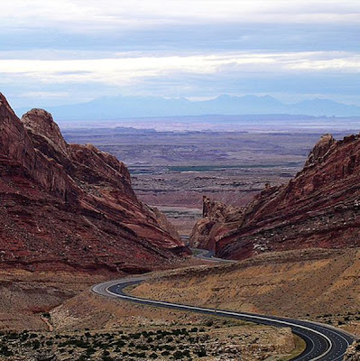 7 The Most Amazing Roads in the World (41 pics)