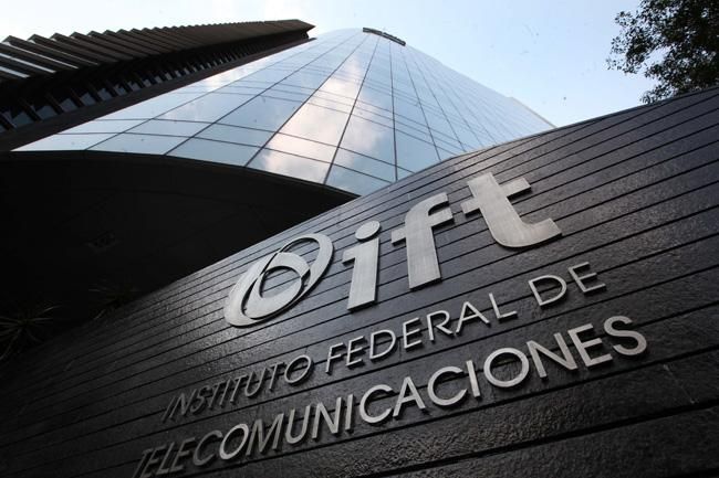 Economía/ IFT entrega constancias de la tercera licitación de frecuencias de radio