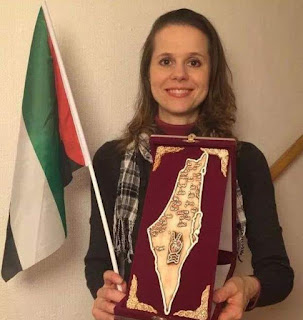 S-riksdagsledamot (Hillevi Larsson) får Palestinapris och stolt visar upp en karta där Israel