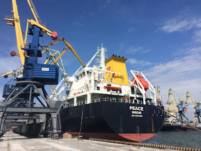 Hafen Mariupol und MS "Peace".Ukraine  Fot. Paul Flückiger