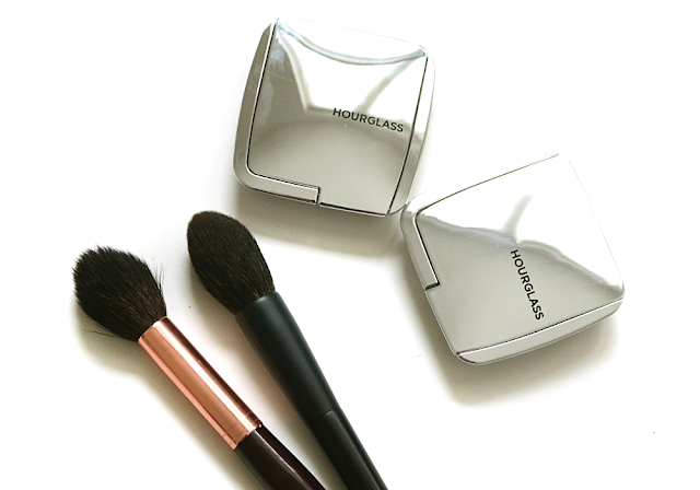 Hourglass Ambient Strobe Lighting Powder in Brilliant and Iridescent 