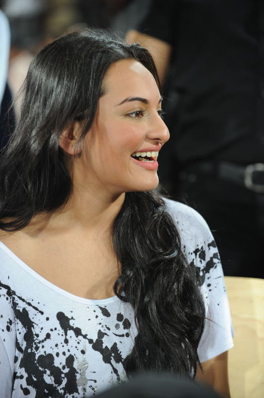 Sonakshi Sinha Hot Rare Unseen Pics