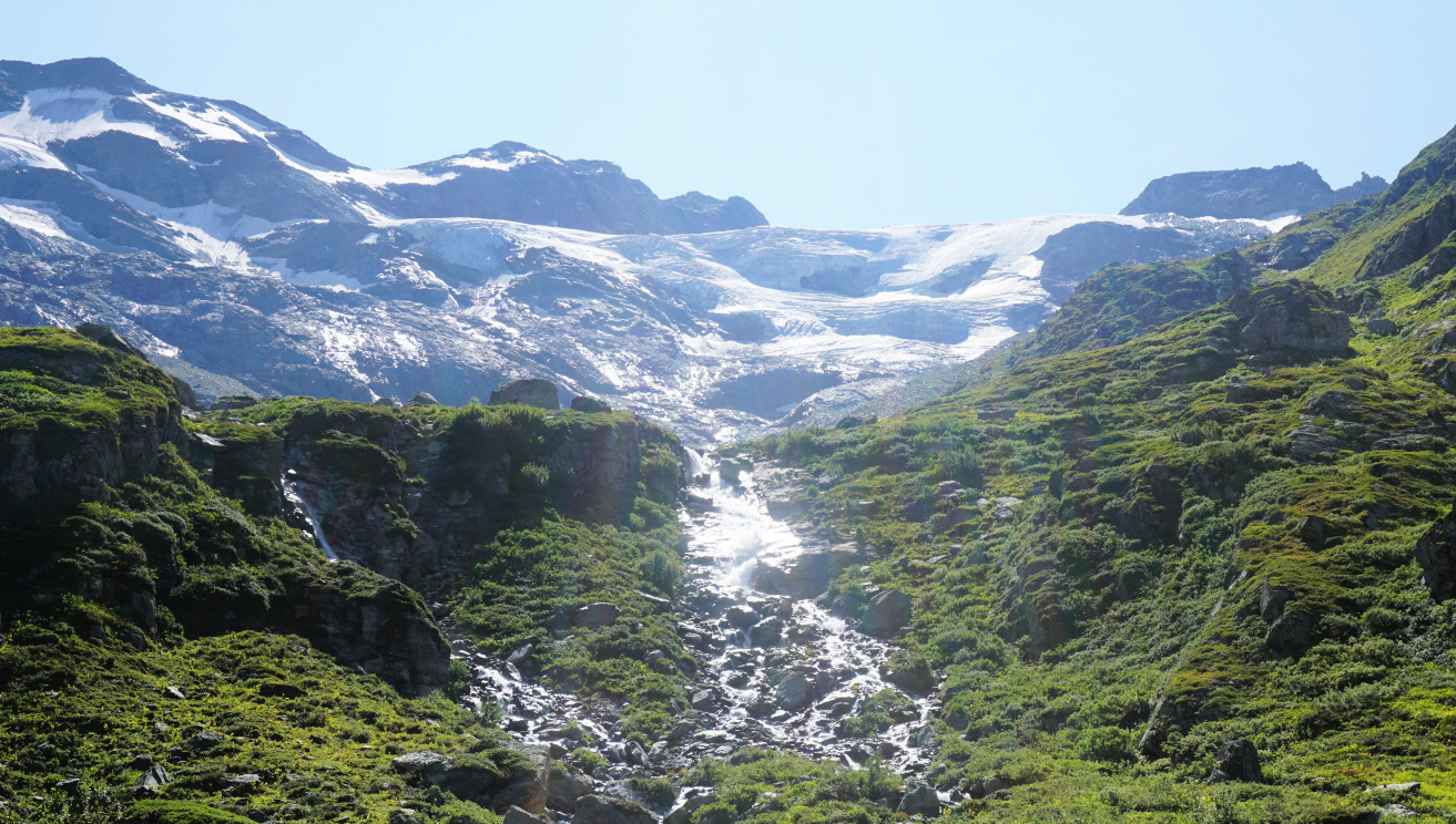 Génépy Glacier seen from trail