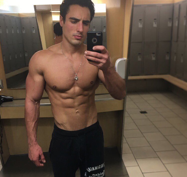 hot-guys-locker-room-selfies-rob-monroe-shirtless-muscular-body