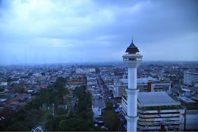 Ngabuburit di Masjid Agung Bandung
