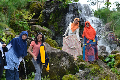 Pesona keren Air terjun Curug Tilu di Ciwidey