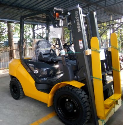 xe nâng komatsu 3 tấn mới 0909648178