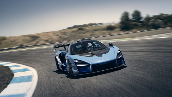 10 mẫu xe thể thao V8 tăng tốc nhanh nhất thế giới