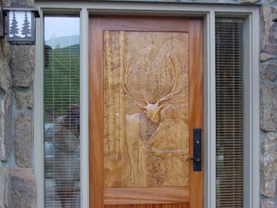gambar pintu rumah minimalis 1 lantai elegan dari kayu