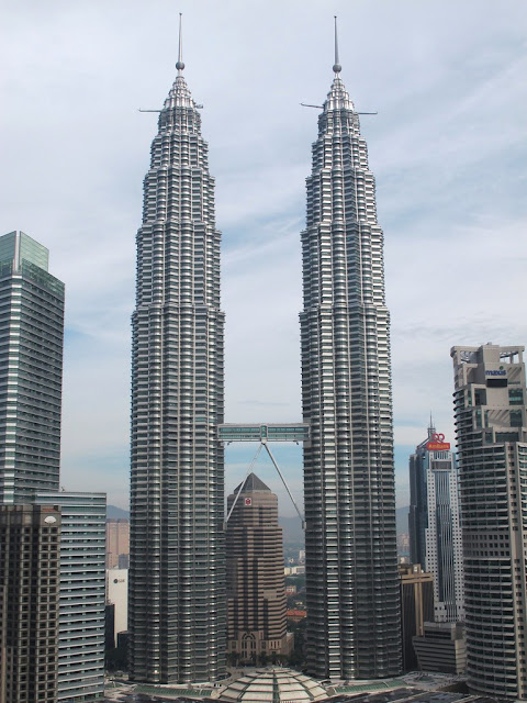 The_Petronas_Twin_Towers_in_Kuala_Lumpur_(Malaysia)