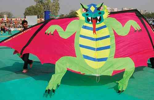 The festival draws expert kite-makers and flyers not only from cities of 