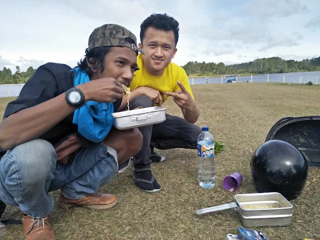 sarapan pagi di aek natonang pulau samosir