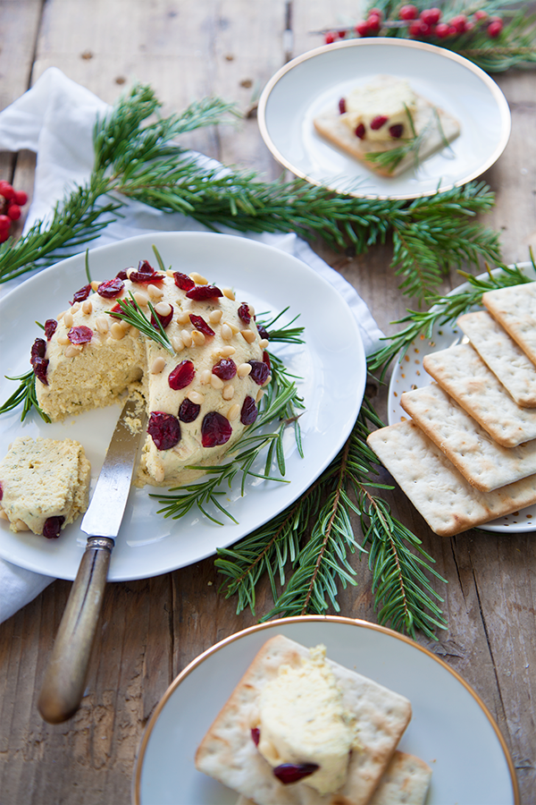 Sucettes de fromage frais vegan aux cranberries & herbes