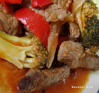 Masakan Nina: Daging masak paprika dan broccoli