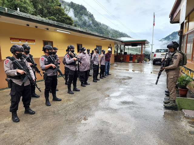 TNI-Polri Tertibkan Pendulangan Emas Freeport di Area Mandalika Yard Ridge Camp Mile 72.lelemuku.com.jpg