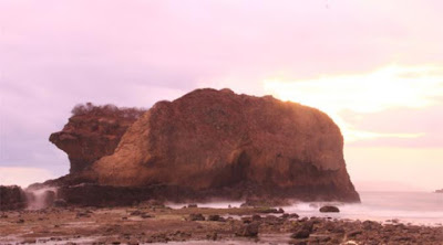 5 Pantai di Jawa Timur ini Wajib Kamu Kunjungi