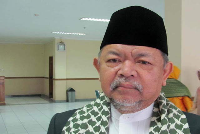 Innalillahi wa inna ilaihi rajiun. Kabar duka kembali menerpa umat Islam Tanah Air. Mantan imam besar Masjid Istiqlal, KH Ali Mustafa Ya’qub meninggal dunia pagi ini, Kamis (28/4). Pengasuh Pesantren Darussunnah, Ciputat, Tangerang Selatan ini wafat pada pukul 06.00, di Rumah Sakit Hermina, Ciputat. 