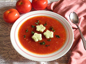 Chunky Tomato Soup Recipe @ treatntrick.blogspot.com