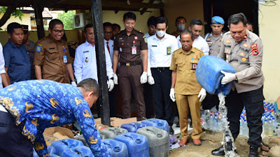 Polres Bima-Kota Musnahkan Barang Bukti Miras dan Narkoba