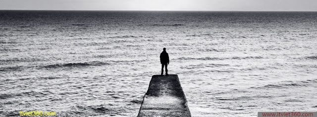 Ảnh bìa Facebook cô đơn, buồn - Alone Cover timeline FB, boy đứng trước biển