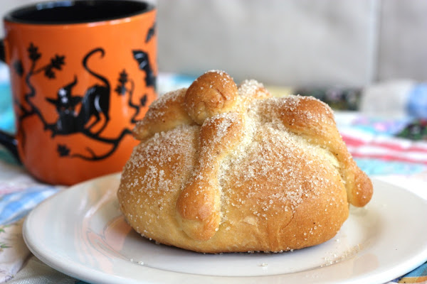 Pan de Muerto - Tradición de Guatemala/Mexico - Bread of the Dead - Official Website - BenjaminMadeira