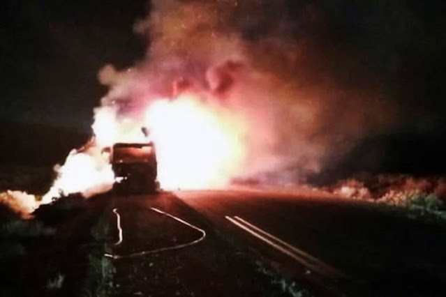 Camion con destino a TDF se incendio en la Ruta 3 a la altura de Caleta Olivia
