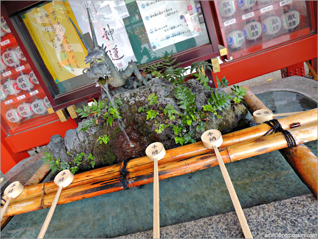 Temizuya del Santuario Kanda Myojin en Tokio