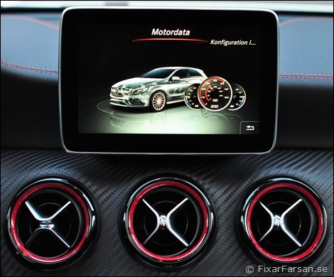 Mercedes-Navigator-Skärm-AMG-A45