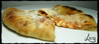 http://cucinaconlara.blogspot.it/2017/09/calzone-come-in-pizzeria.html