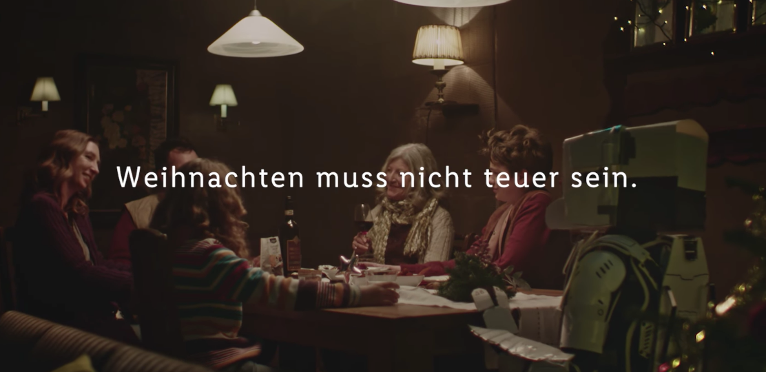 Weihnachten muss nicht teuer sein | Lidl optimiert den Weihnachtsspot des Mitbewerbers 