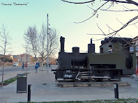 Antiga màquina de tren que recorda l'arribada del ferrocarril al 1885. Autor: Francesc "Caminaire"