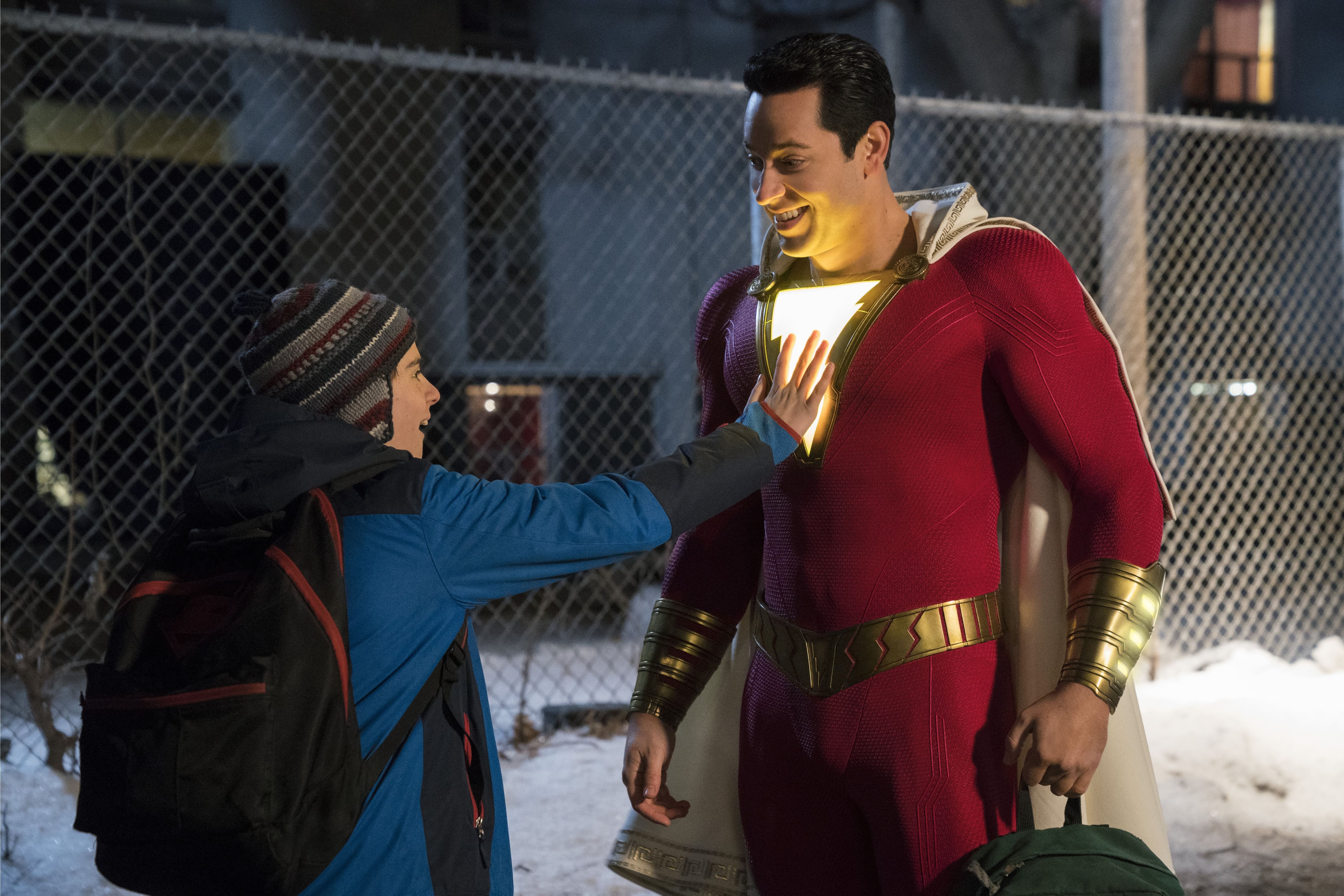 Shazam ワーナー Dcのコミック映画 シャザム が 思いがけずヒーローになってしまった少年が試行錯誤のすえ 自分に秘められた特別なパワーを見つけ出す愉快な本編シーンのビデオ クリップをリリース Cia Movie News