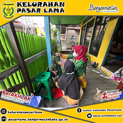 Ibu Seklur Rusinah,S.Kom memantau Posyandu Purnama Sari di RT 15