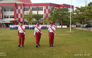 Pelakasanaan Upacara Bendera Sebagai Pelaksana di Yayasan Pembangunan Laboratorium UNP