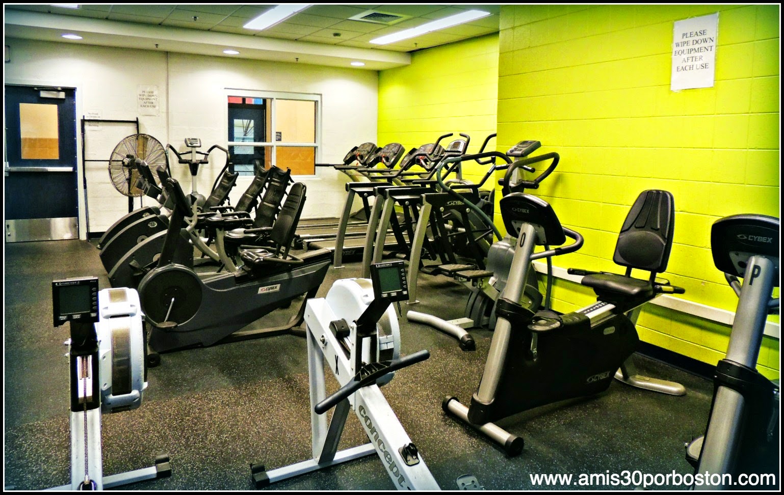 Sala de Pesas y Cardio en el The Cambridge War Memorial Recreation Center