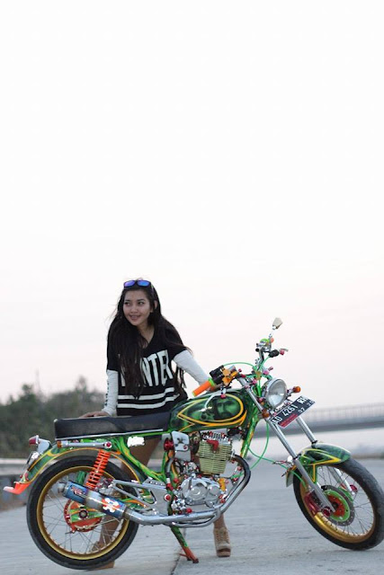 Foto - Foto Cewek Cantik Dengan Motor CB Modifikasinya