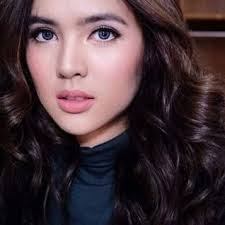 Sofia Andres Height - How Tall