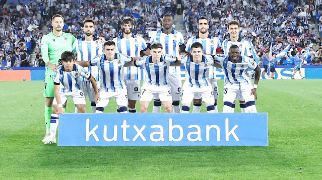 REAL SOCIEDAD DE FÚTBOL. Temporada 2023-24. Álex Remiro, Brais Méndez, Robin Le Normand, Umar Sadiq, Mikel Merino, Martín Zubimendi. Take Kubo, Ander Barrenetxea, Kieran Tierney, Igor Zubeldia, Hamari Traoré. REAL SOCIEDAD DE FÚTBOL 3 🆚 ATHLETIC CLUB  0 Sábado 30/09/2023, 21:00 horas. Campeonato de Liga de 1ª División, jornada 8. San Sebastián, Guipúzcoa, Reale Arena: 38.229 espectadores. GOLES: ⚽1-0: 30’, Robin Le Normand. ⚽2-0: 48’, Take Kubo. ⚽3-0: 66’, Mikel Oyarzabal.